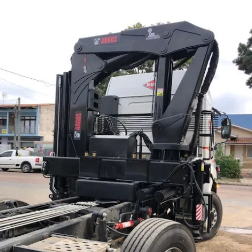 Munck AGI 45 ARGOS instalado em caminhão